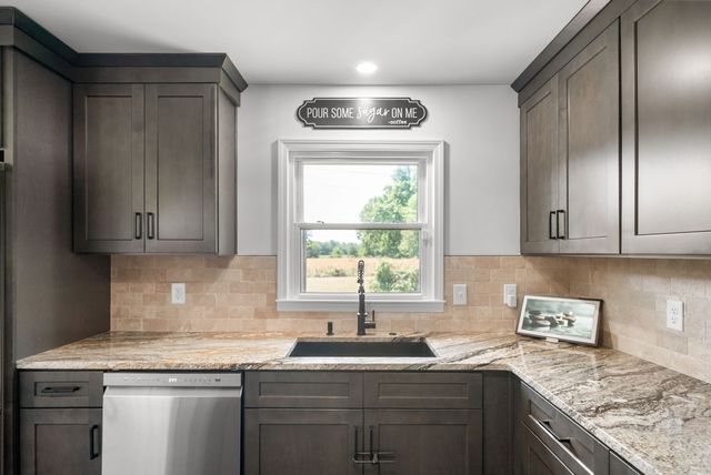 3824 Oakwood Rd, Woodlawn, TN 37191