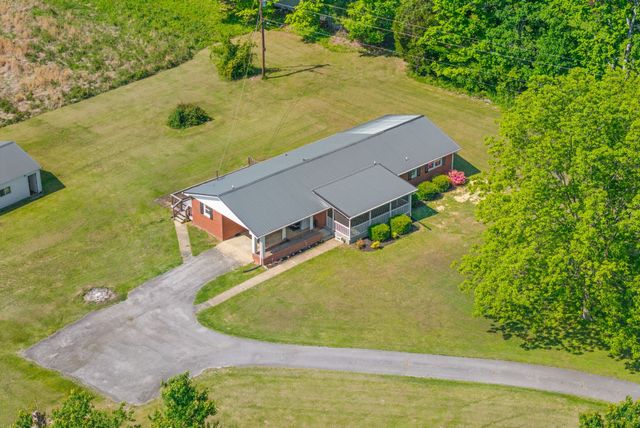 3824 Oakwood Rd, Woodlawn, TN 37191