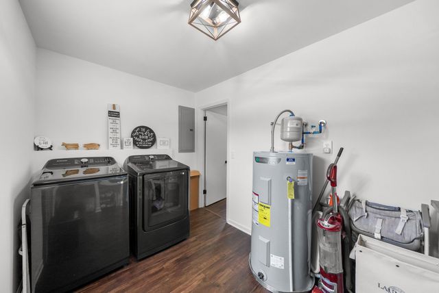 3824 Oakwood Rd, Woodlawn, TN 37191