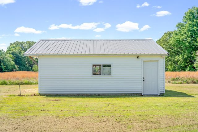 3824 Oakwood Rd, Woodlawn, TN 37191