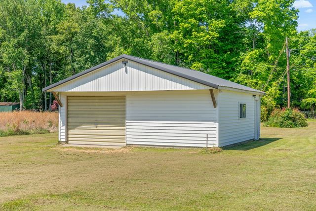 3824 Oakwood Rd, Woodlawn, TN 37191