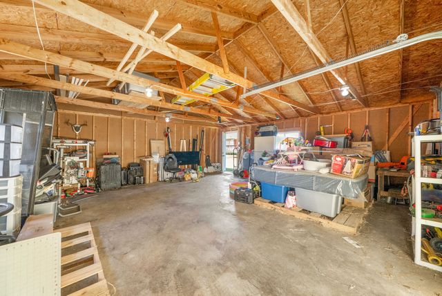 3824 Oakwood Rd, Woodlawn, TN 37191