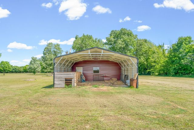 3824 Oakwood Rd, Woodlawn, TN 37191