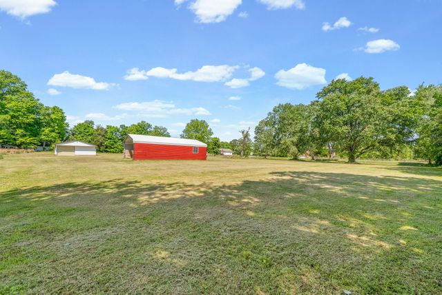 3824 Oakwood Rd, Woodlawn, TN 37191