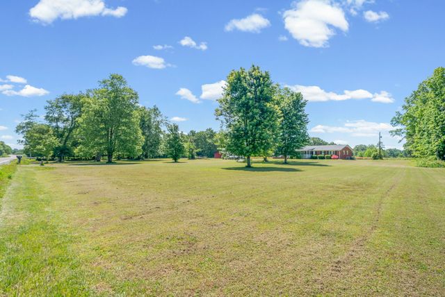 3824 Oakwood Rd, Woodlawn, TN 37191
