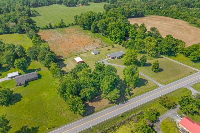 3824 Oakwood Rd, Woodlawn, TN 37191
