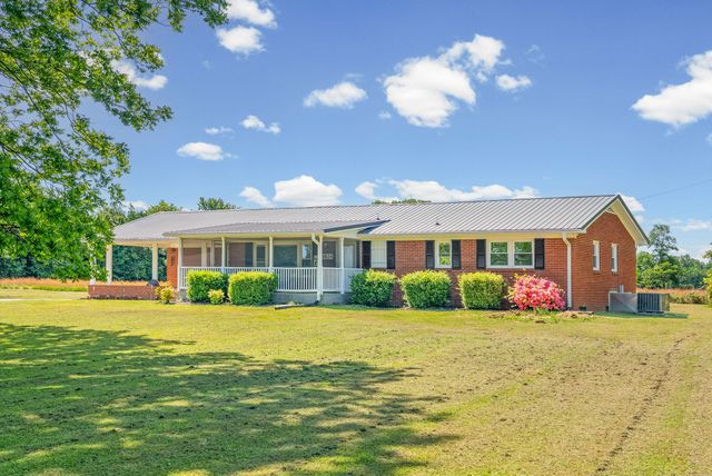 3824 Oakwood Rd, Woodlawn, TN 37191