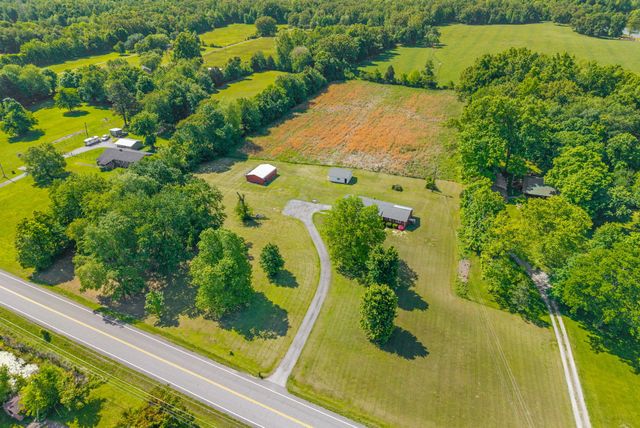 3824 Oakwood Rd, Woodlawn, TN 37191