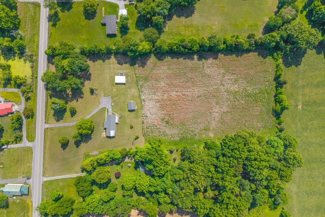 3824 Oakwood Rd, Woodlawn, TN 37191