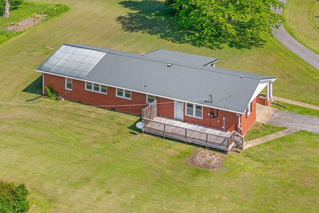 3824 Oakwood Rd, Woodlawn, TN 37191