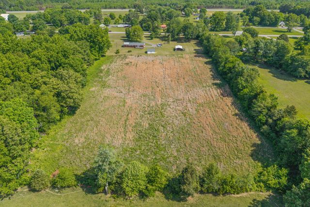 3824 Oakwood Rd, Woodlawn, TN 37191