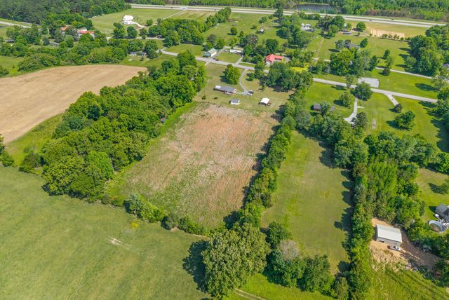 3824 Oakwood Rd, Woodlawn, TN 37191