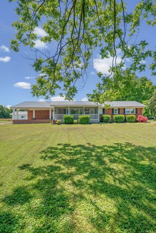 3824 Oakwood Rd, Woodlawn, TN 37191