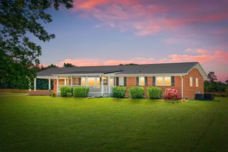 3824 Oakwood Rd, Woodlawn, TN 37191