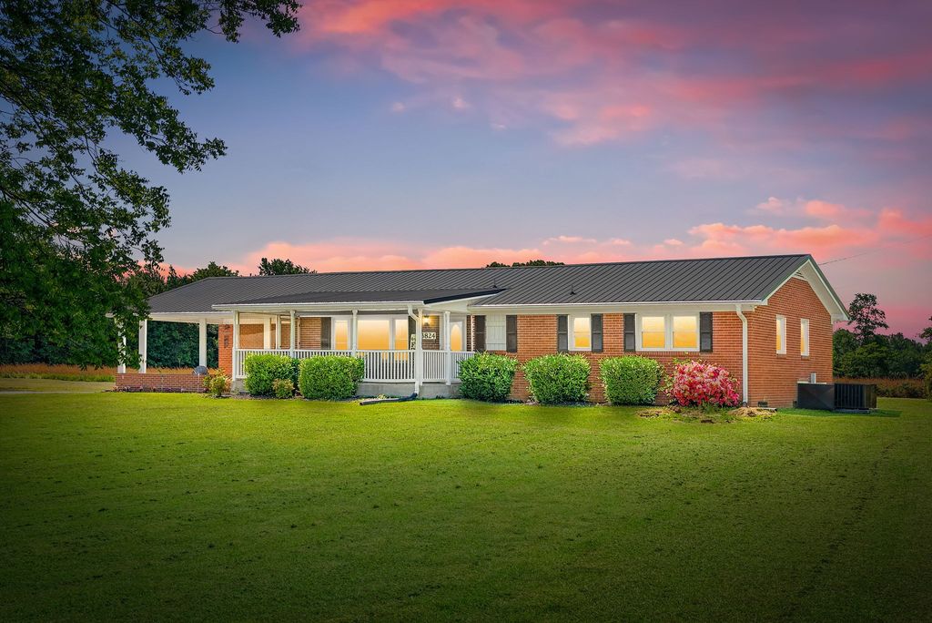 3824 Oakwood Rd, Woodlawn, TN 37191
