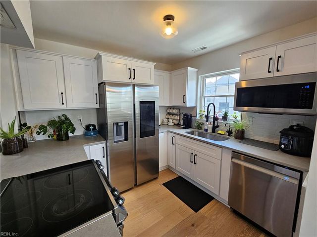 407 Harbour Point PT, Virginia Beach, VA 23451