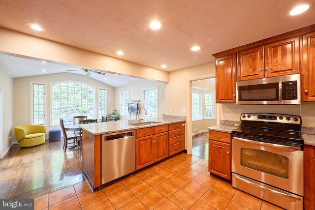135 CLOVER HILL LN, Wayne, PA 19087