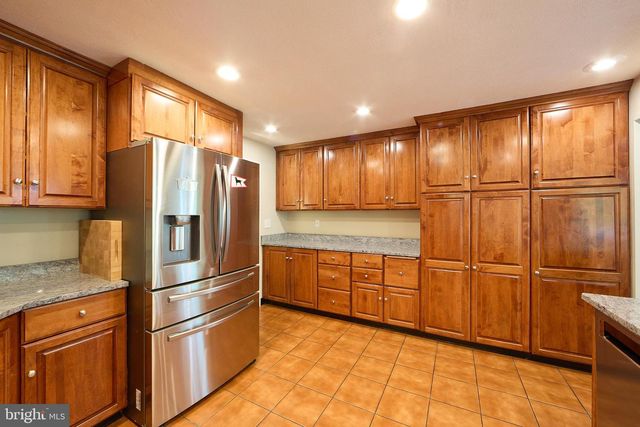 135 CLOVER HILL LN, Wayne, PA 19087