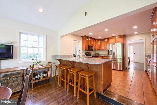 135 CLOVER HILL LN, Wayne, PA 19087