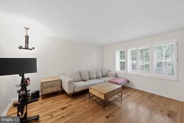 135 CLOVER HILL LN, Wayne, PA 19087