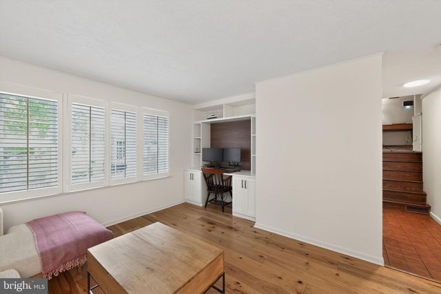 135 CLOVER HILL LN, Wayne, PA 19087
