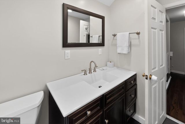 135 CLOVER HILL LN, Wayne, PA 19087