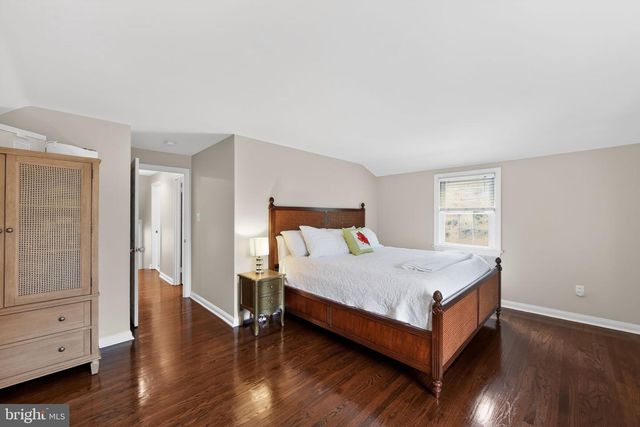 135 CLOVER HILL LN, Wayne, PA 19087