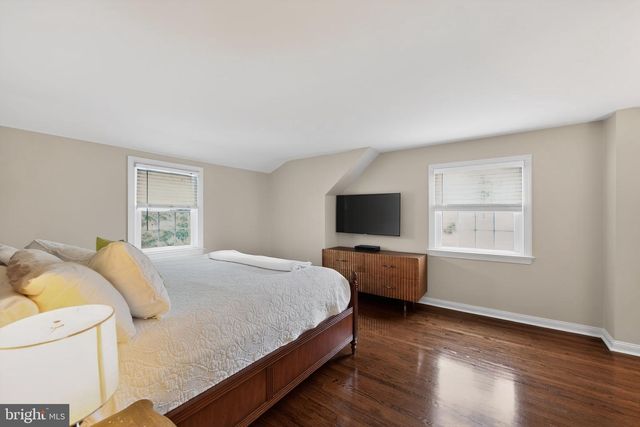 135 CLOVER HILL LN, Wayne, PA 19087