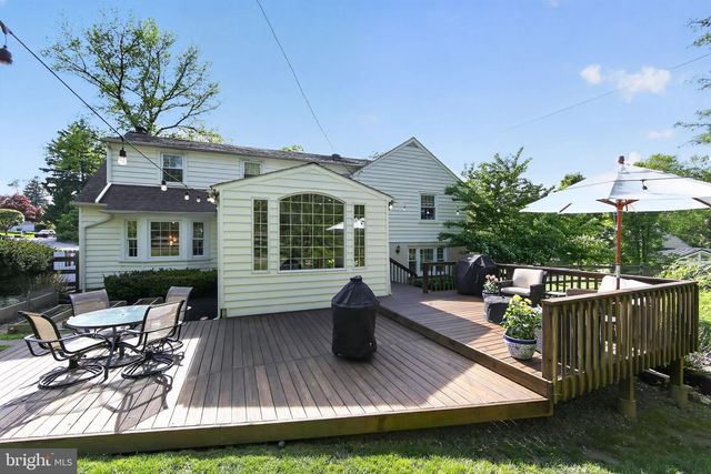 135 CLOVER HILL LN, Wayne, PA 19087