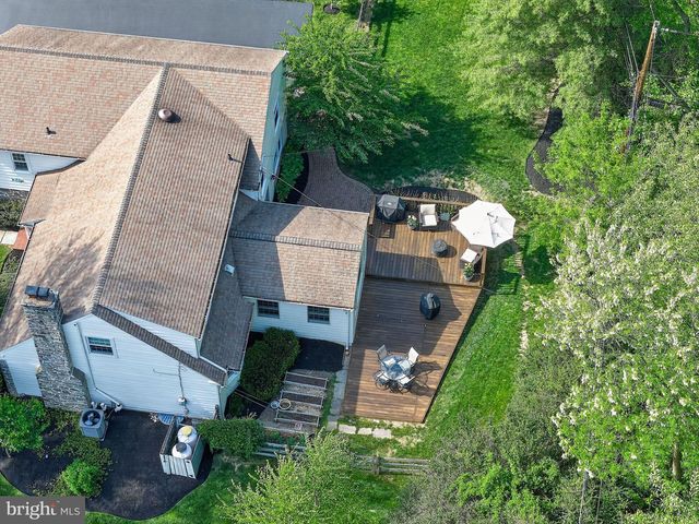 135 CLOVER HILL LN, Wayne, PA 19087