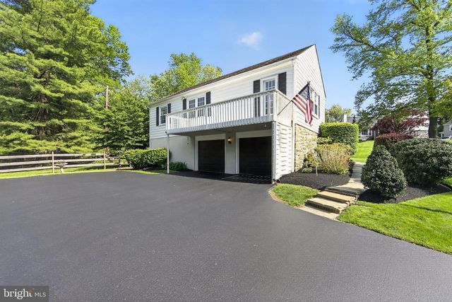 135 CLOVER HILL LN, Wayne, PA 19087