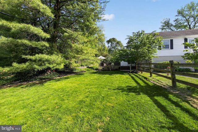 135 CLOVER HILL LN, Wayne, PA 19087