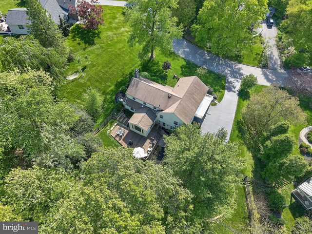 135 CLOVER HILL LN, Wayne, PA 19087