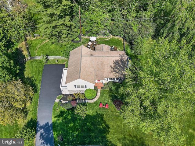 135 CLOVER HILL LN, Wayne, PA 19087