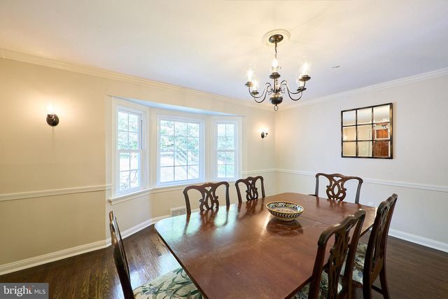 135 CLOVER HILL LN, Wayne, PA 19087