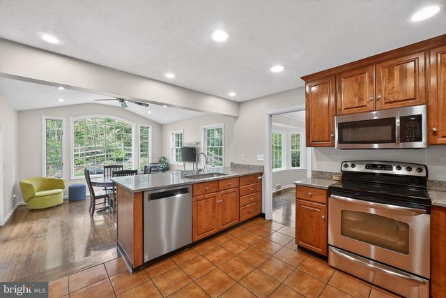 135 CLOVER HILL LN, Wayne, PA 19087