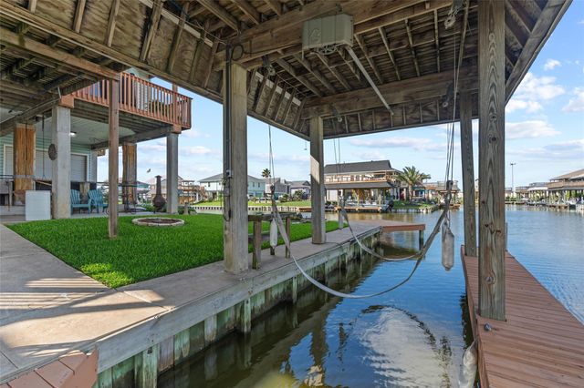 5 S Pintail Street, La Marque, TX 77568