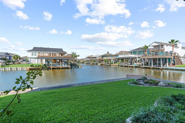 5 S Pintail Street, La Marque, TX 77568