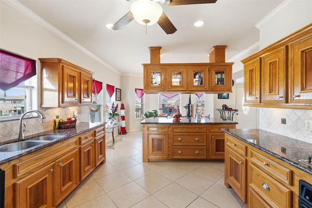 5 S Pintail Street, La Marque, TX 77568