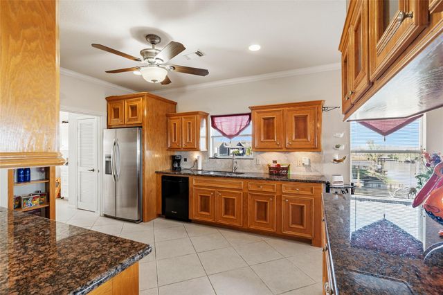 5 S Pintail Street, La Marque, TX 77568