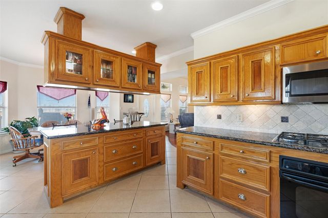5 S Pintail Street, La Marque, TX 77568