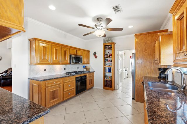 5 S Pintail Street, La Marque, TX 77568