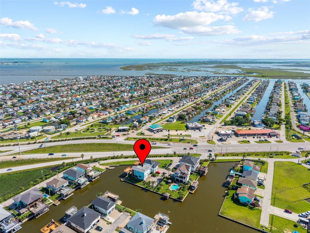 5 S Pintail Street, La Marque, TX 77568