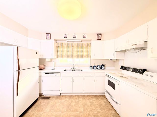 1723 Dianne Street SW, Decatur, AL 35601