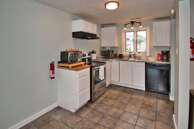 70041 Beach Drive, Ontwa Twp, MI 49112