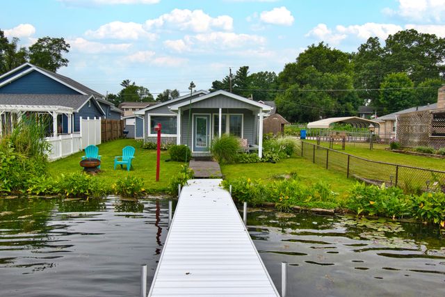 70041 Beach Drive, Ontwa Twp, MI 49112