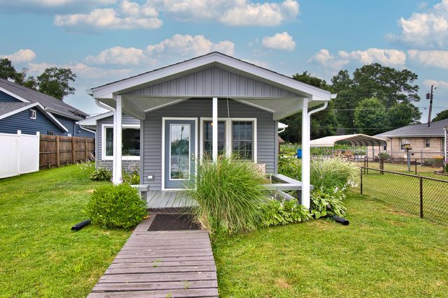 70041 Beach Drive, Ontwa Twp, MI 49112