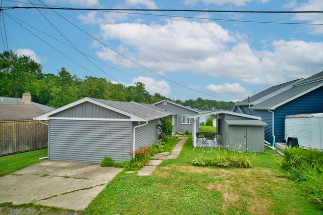 70041 Beach Drive, Ontwa Twp, MI 49112