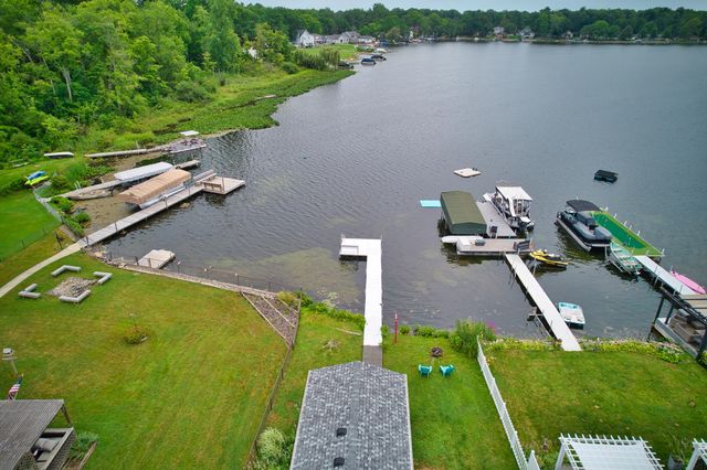 70041 Beach Drive, Ontwa Twp, MI 49112