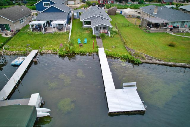 70041 Beach Drive, Ontwa Twp, MI 49112